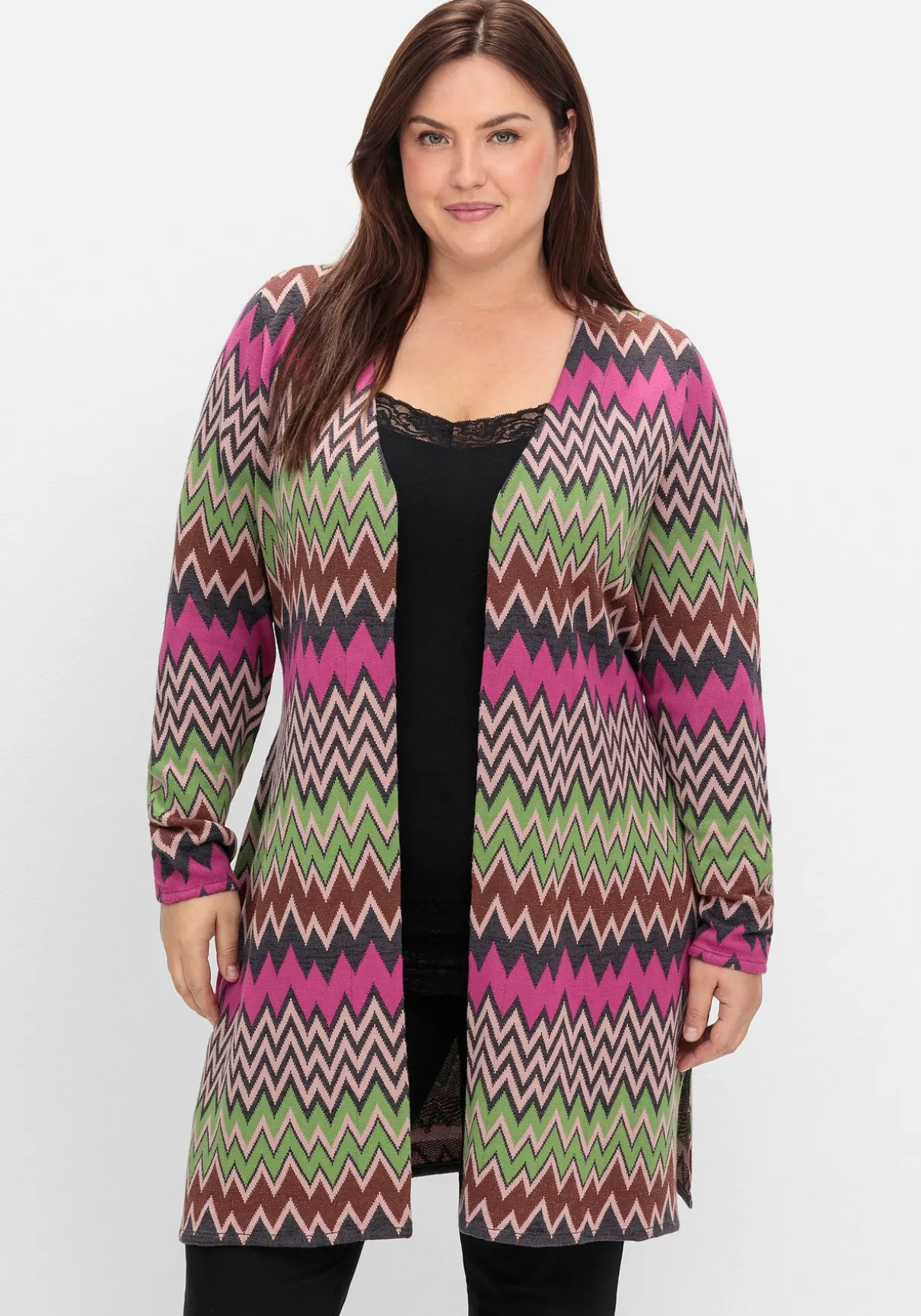 Lange Strickjacke im Zickzack-Jacquardmuster