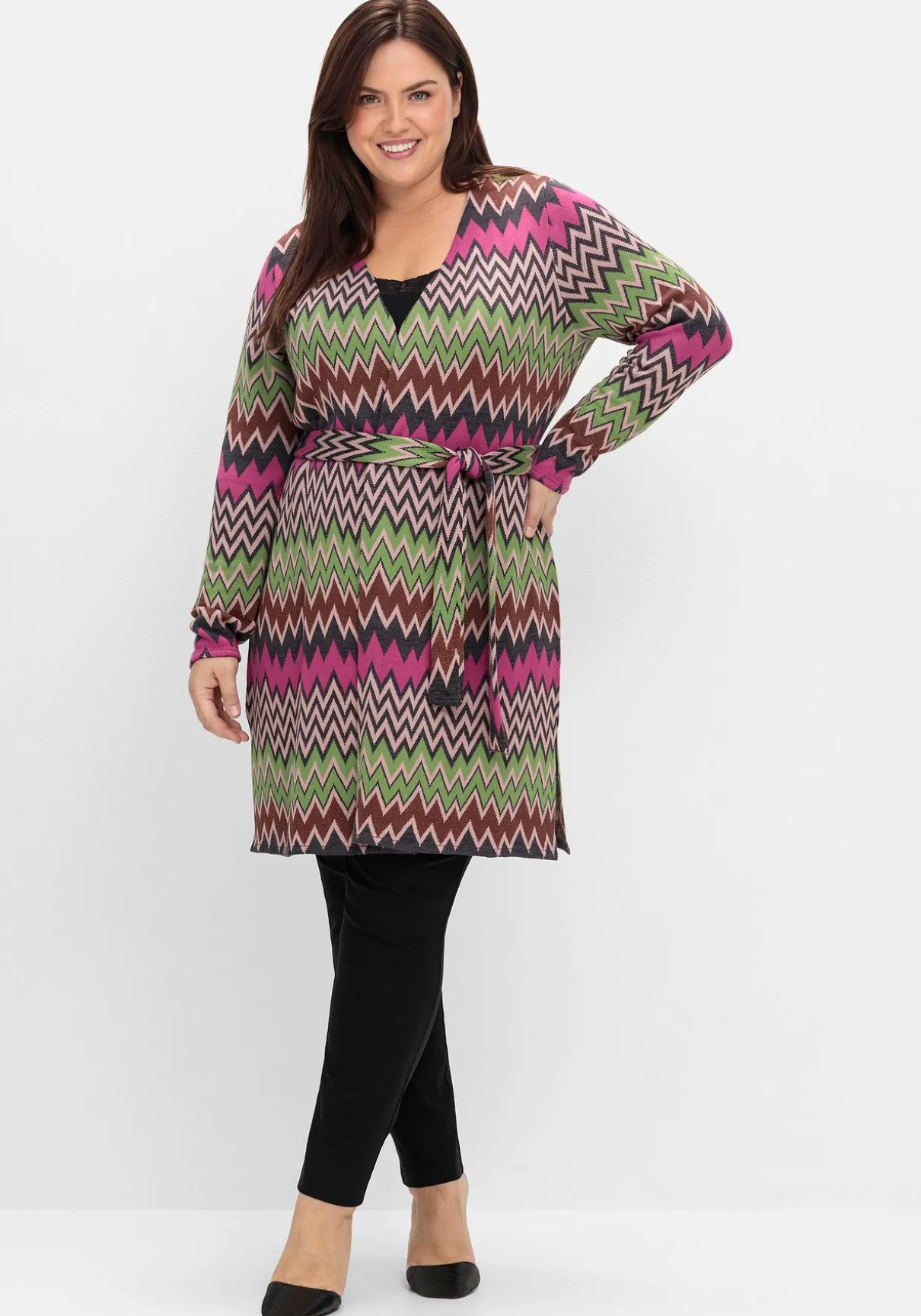 Lange Strickjacke im Zickzack-Jacquardmuster