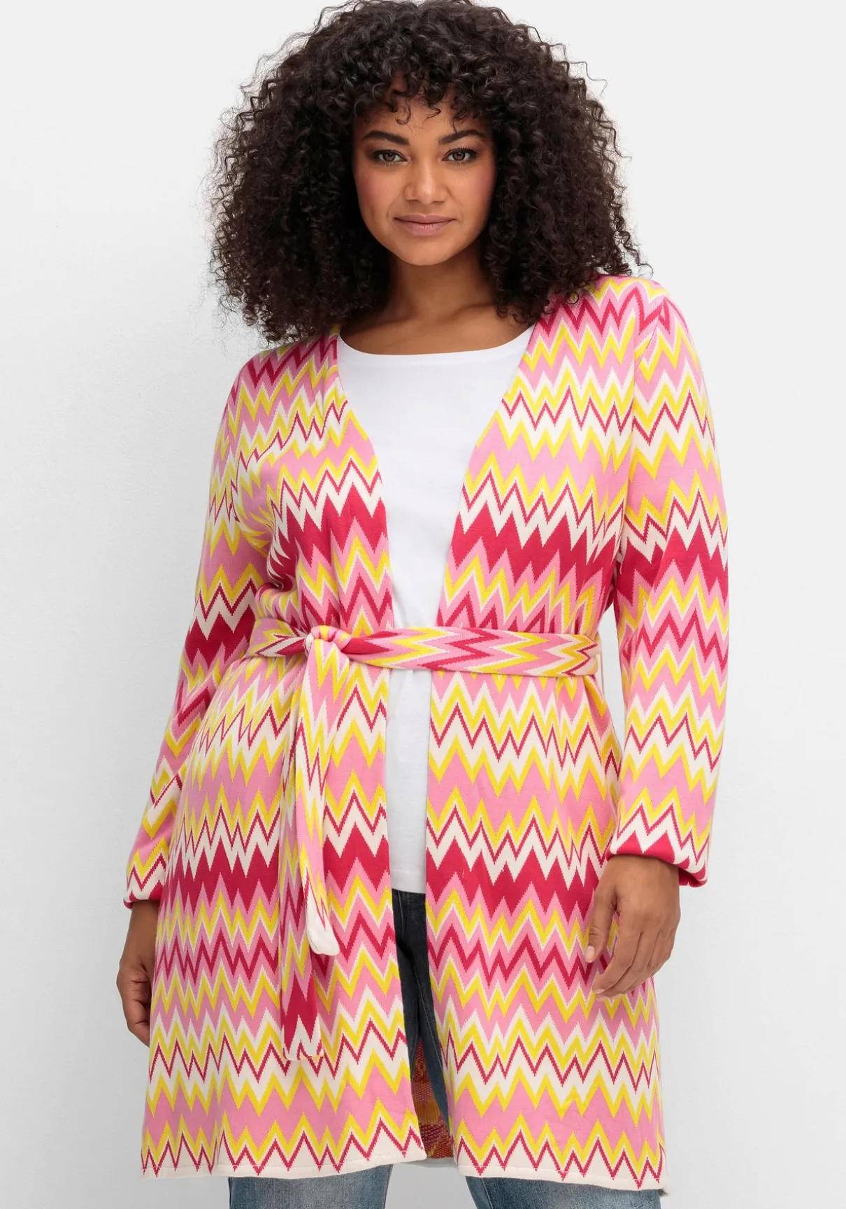 Lange Strickjacke im Zickzack-Jacquardmuster