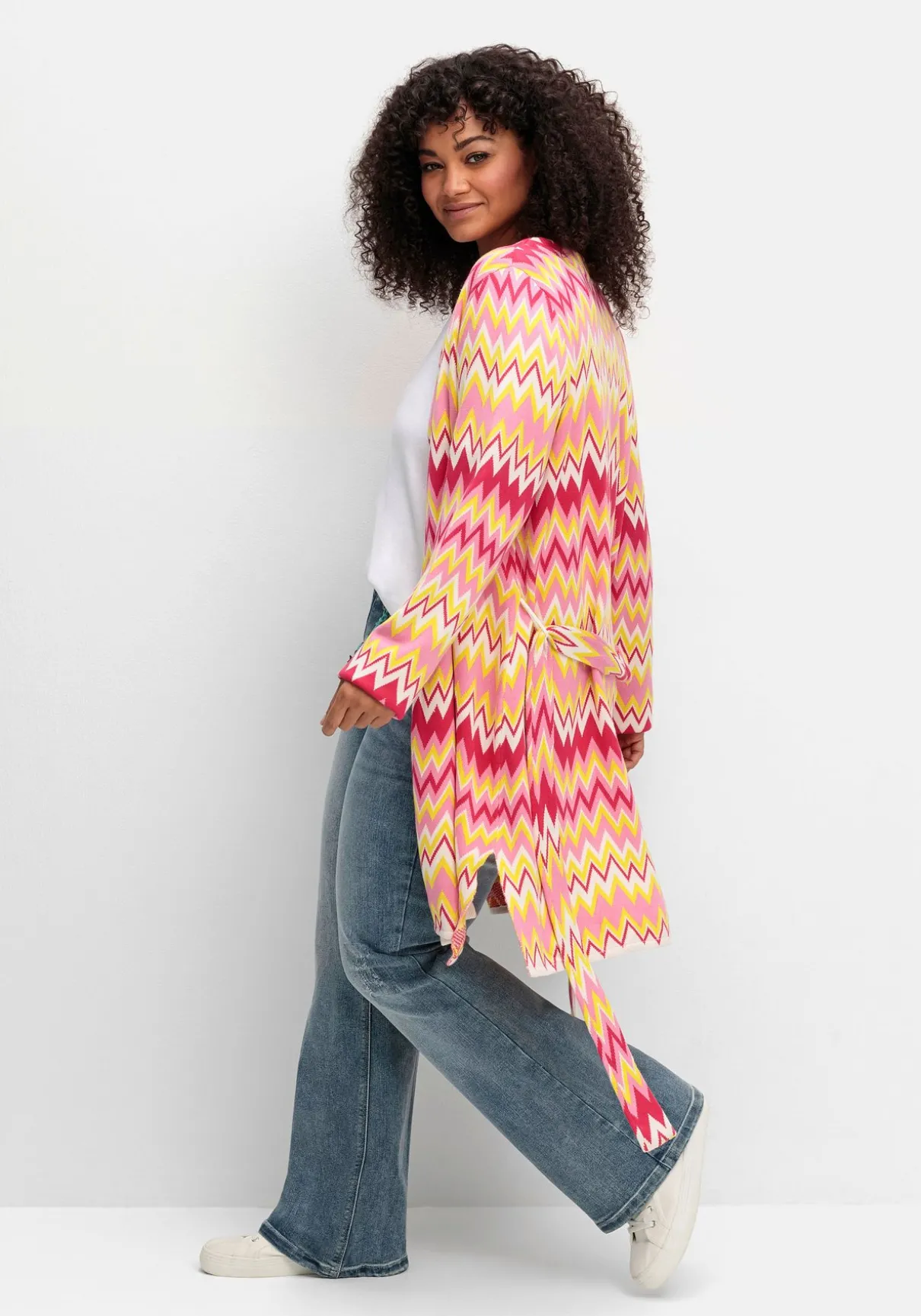 Lange Strickjacke im Zickzack-Jacquardmuster