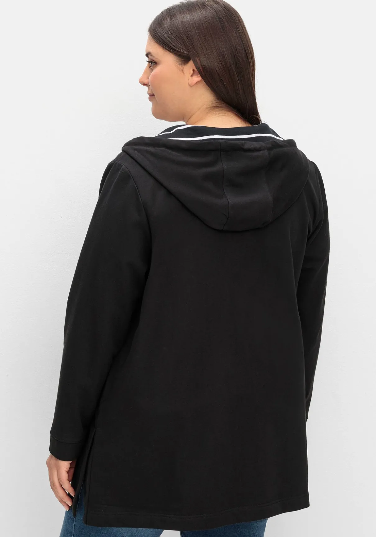 Lange Sweatjacke mit gestreiftem Kapuzenfutter