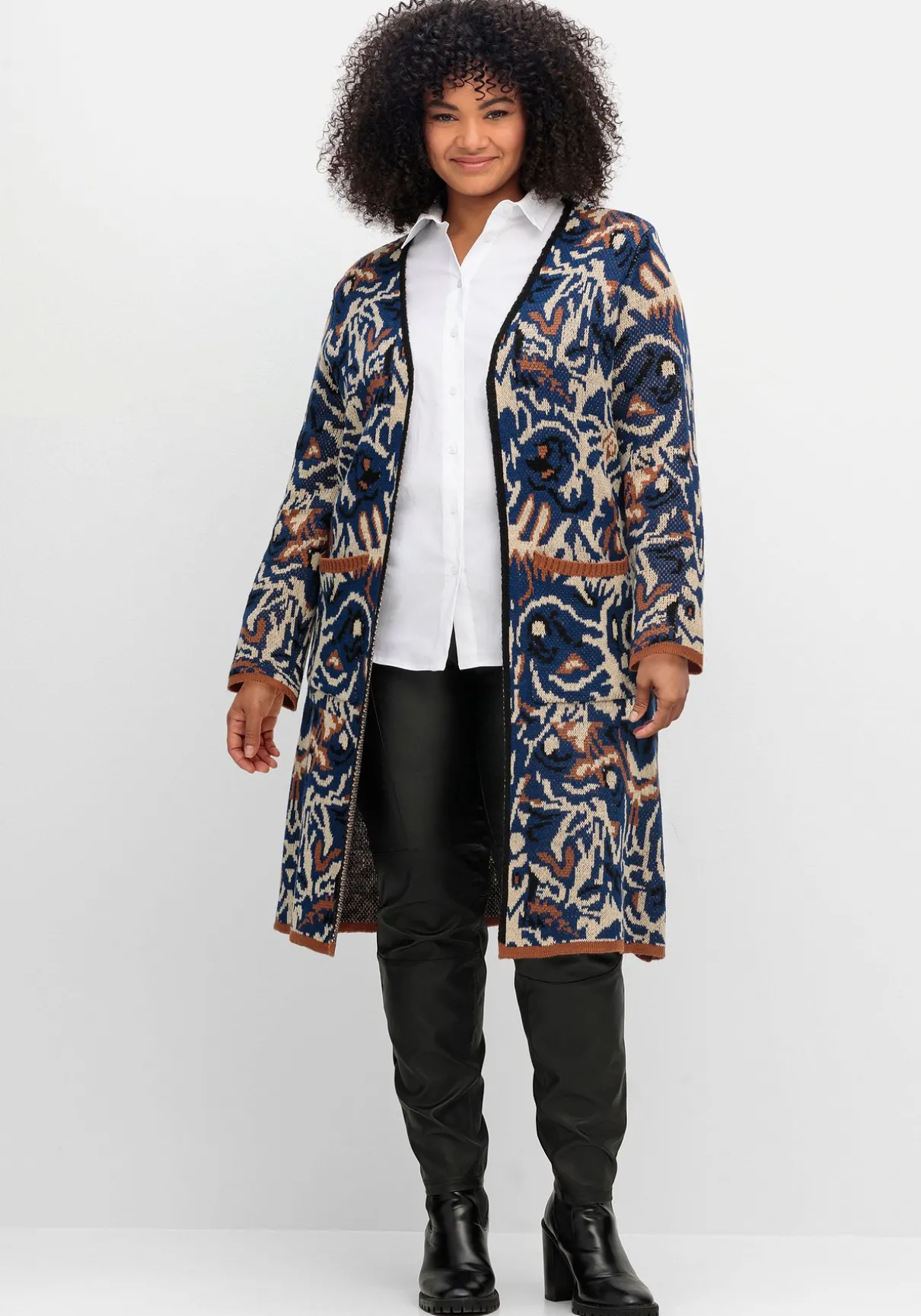 Langer, offener Strickmantel mit Jacquardmuster