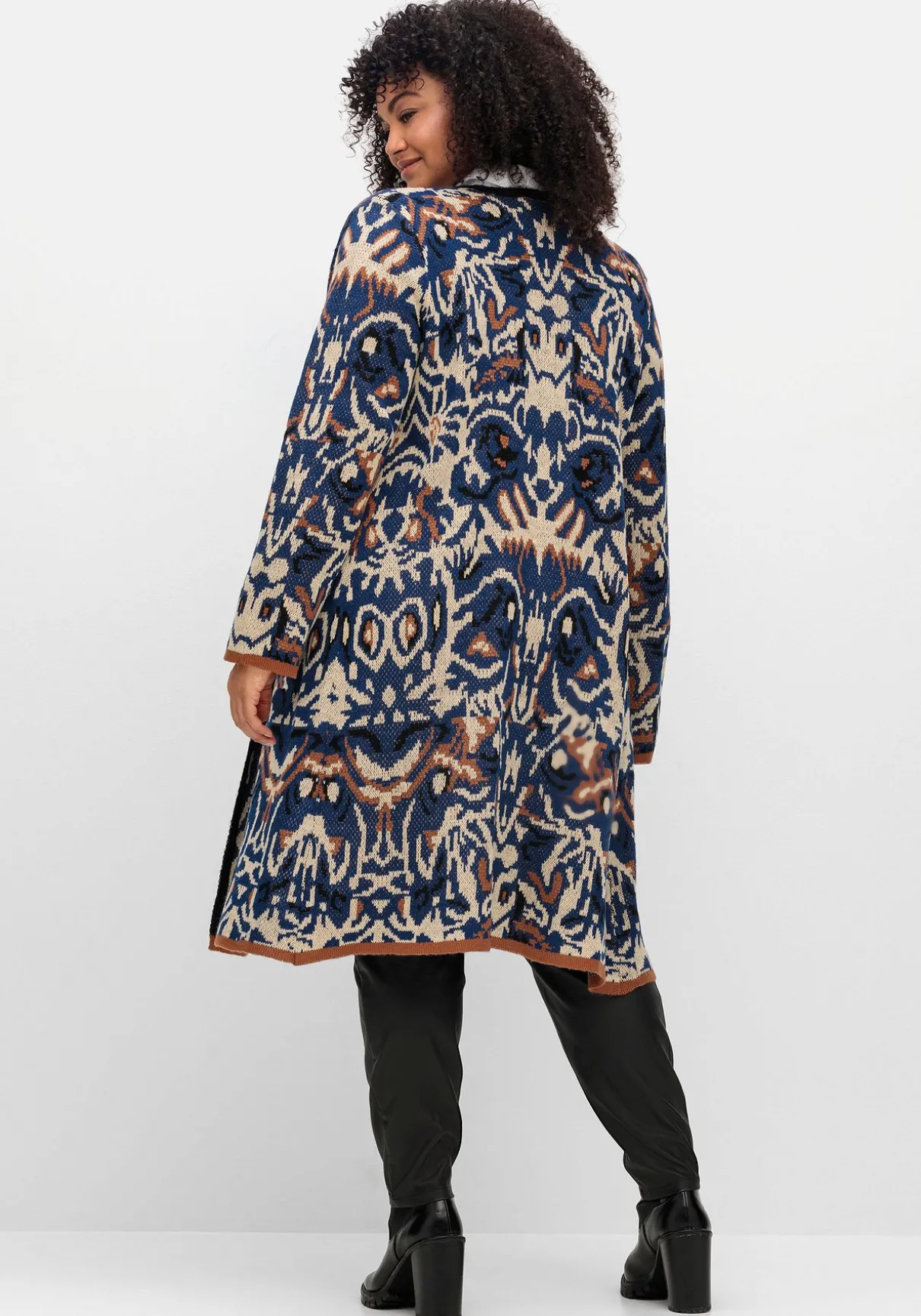 Langer, offener Strickmantel mit Jacquardmuster