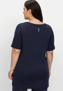 Langes Funktionsshirt mit seitlichen Schlitzen