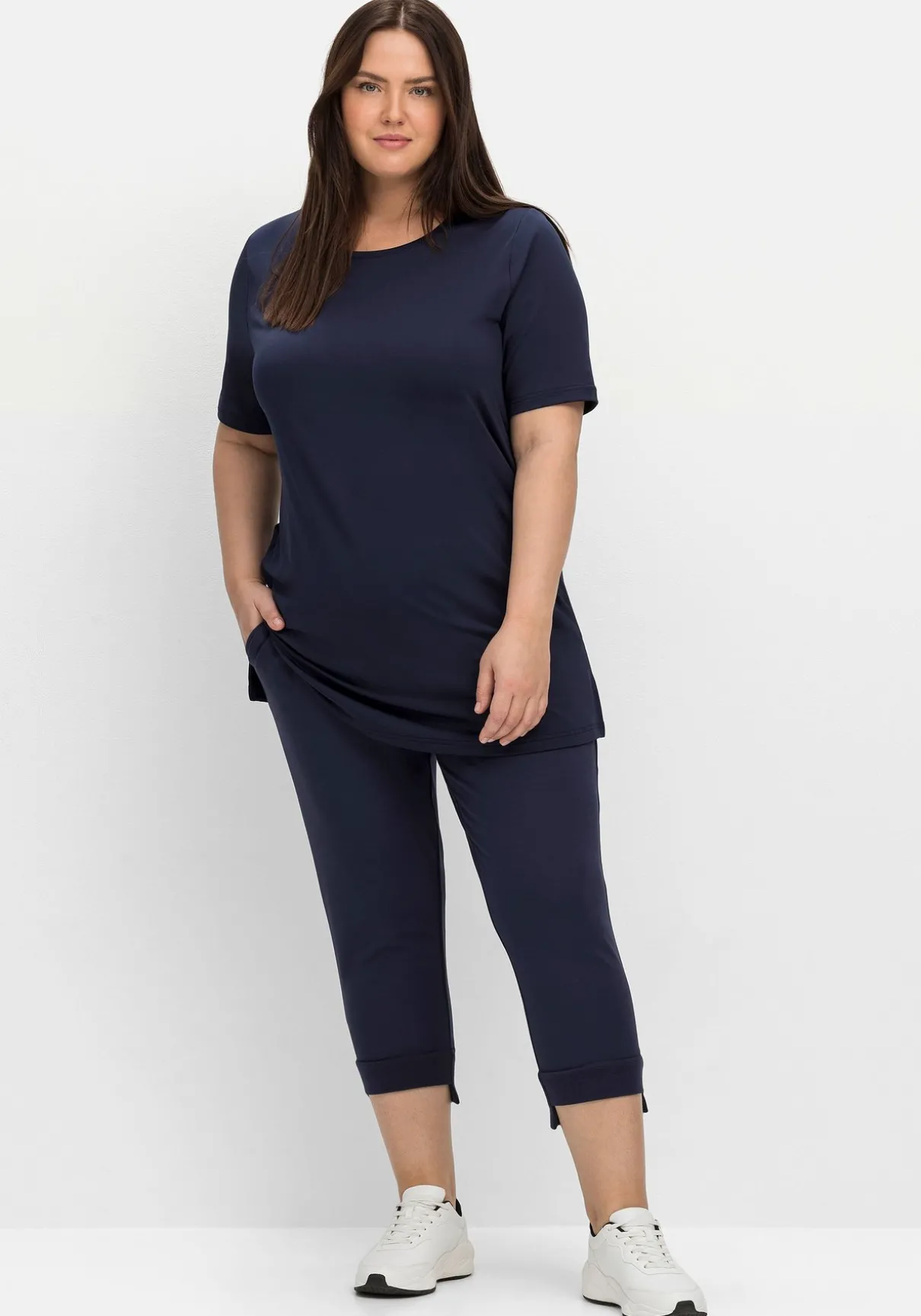 Langes Funktionsshirt mit seitlichen Schlitzen