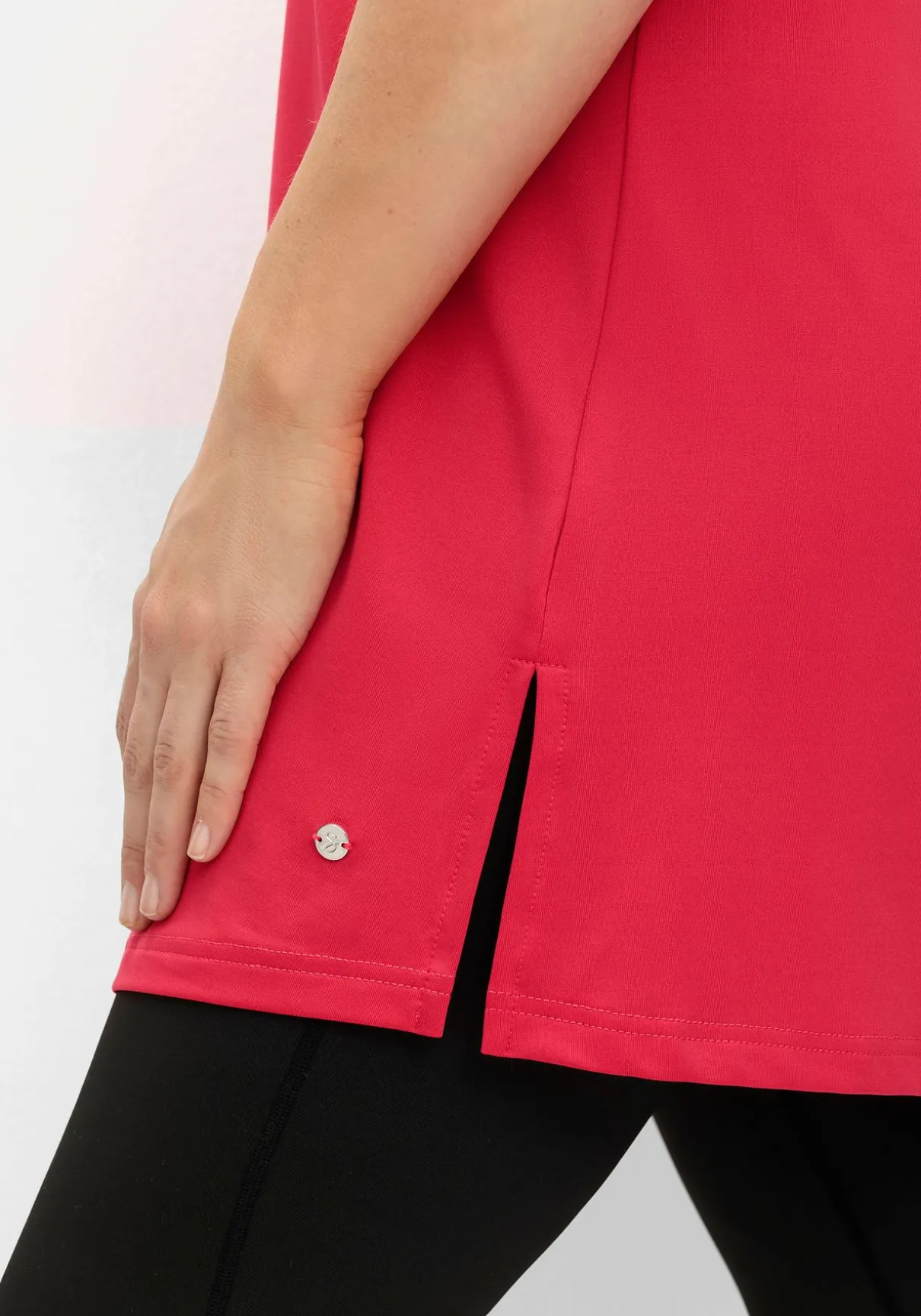 Langes Funktionsshirt mit seitlichen Schlitzen