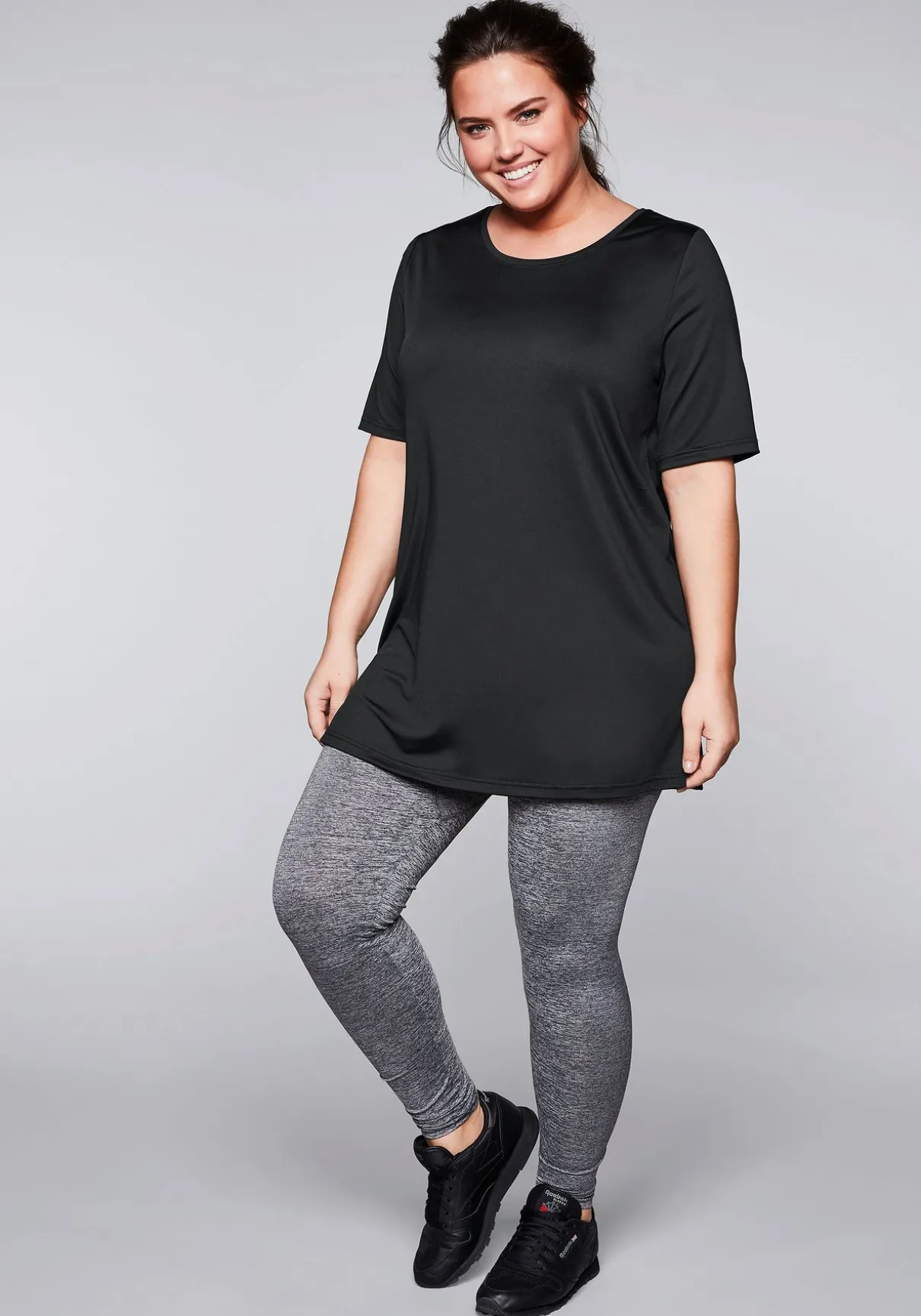 Langes Funktionsshirt mit seitlichen Schlitzen