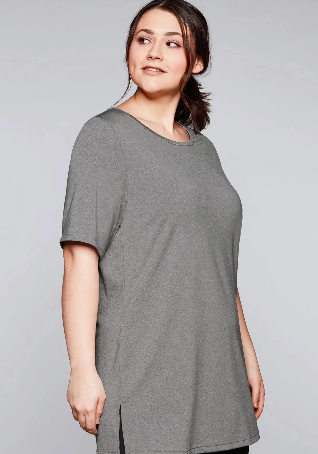 Langes Funktionsshirt mit seitlichen Schlitzen