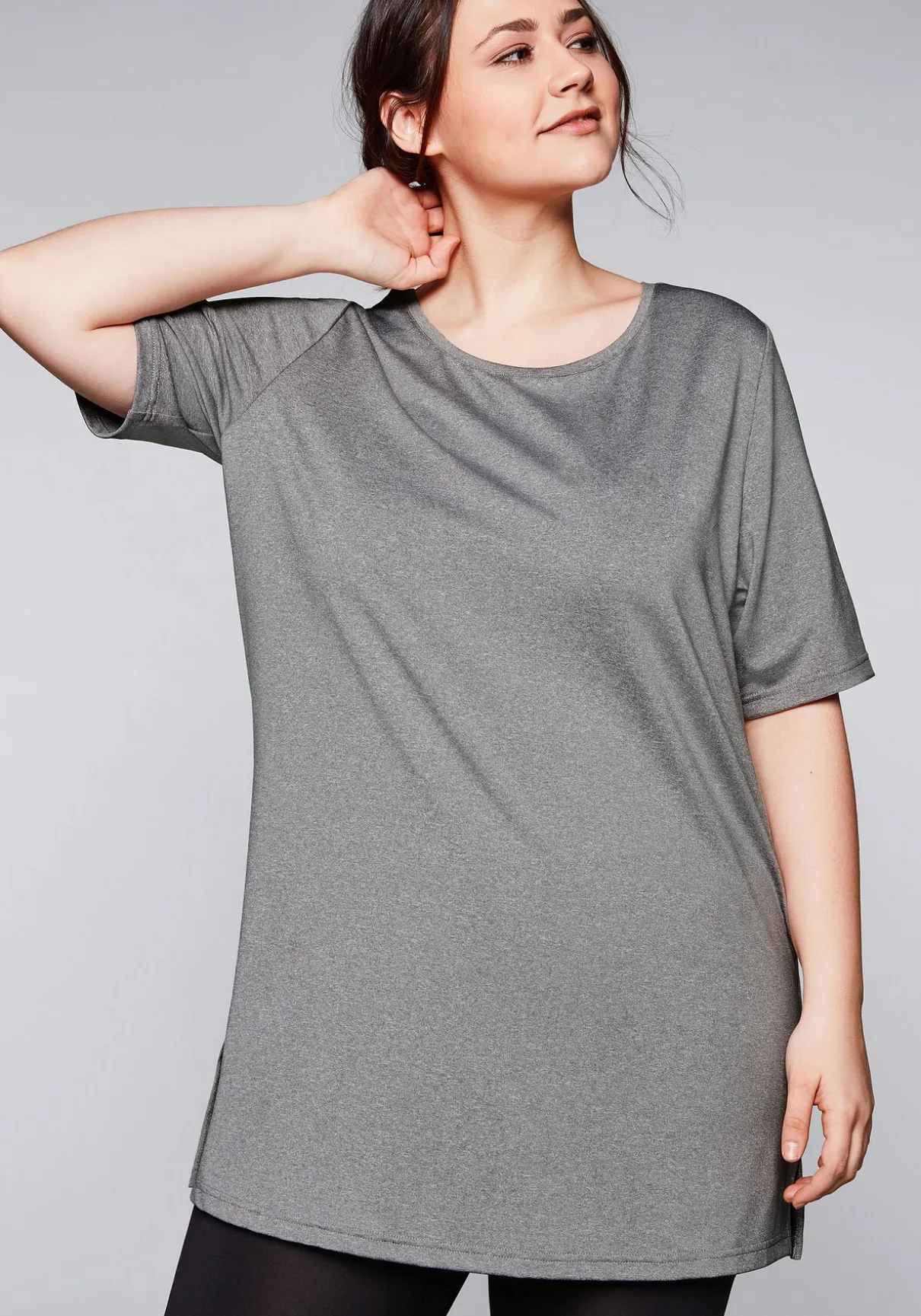 Langes Funktionsshirt mit seitlichen Schlitzen