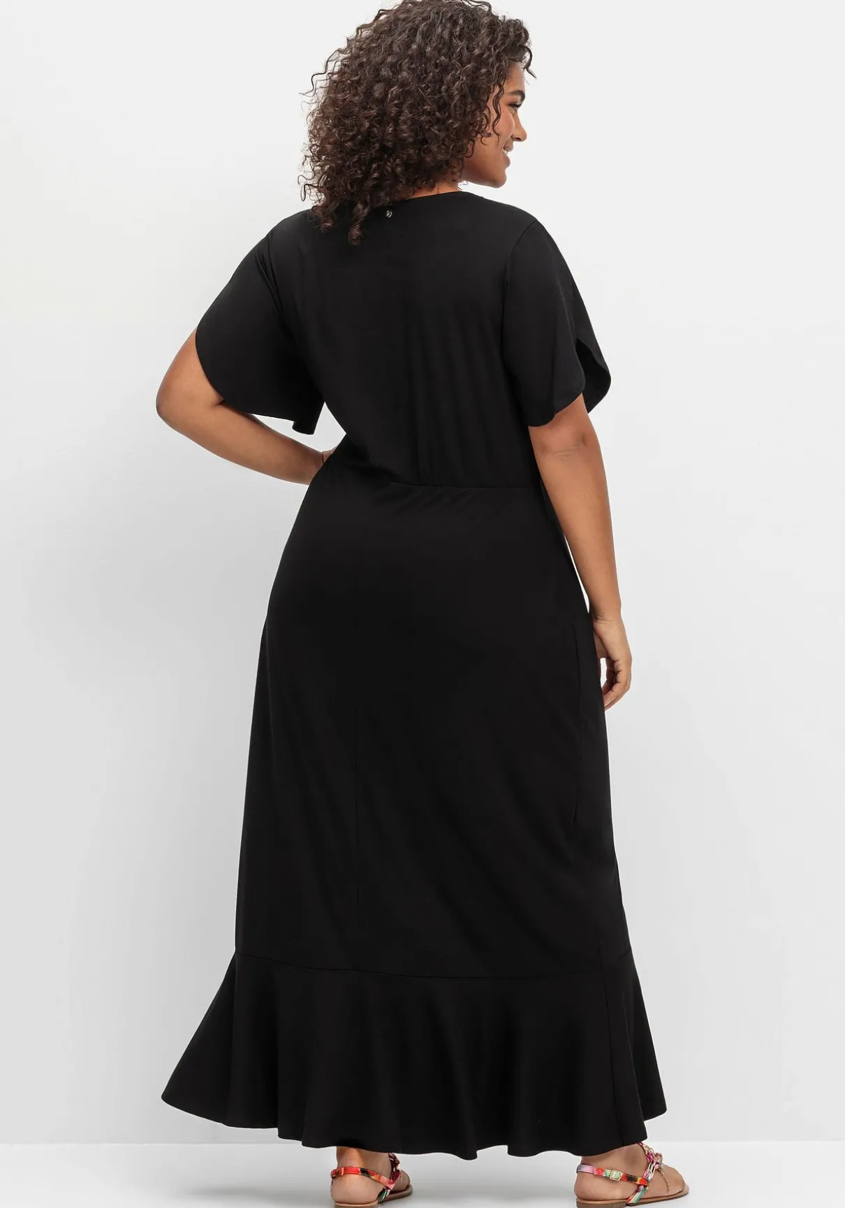 Langes Jerseykleid in Wickeloptik, mit Volantrock