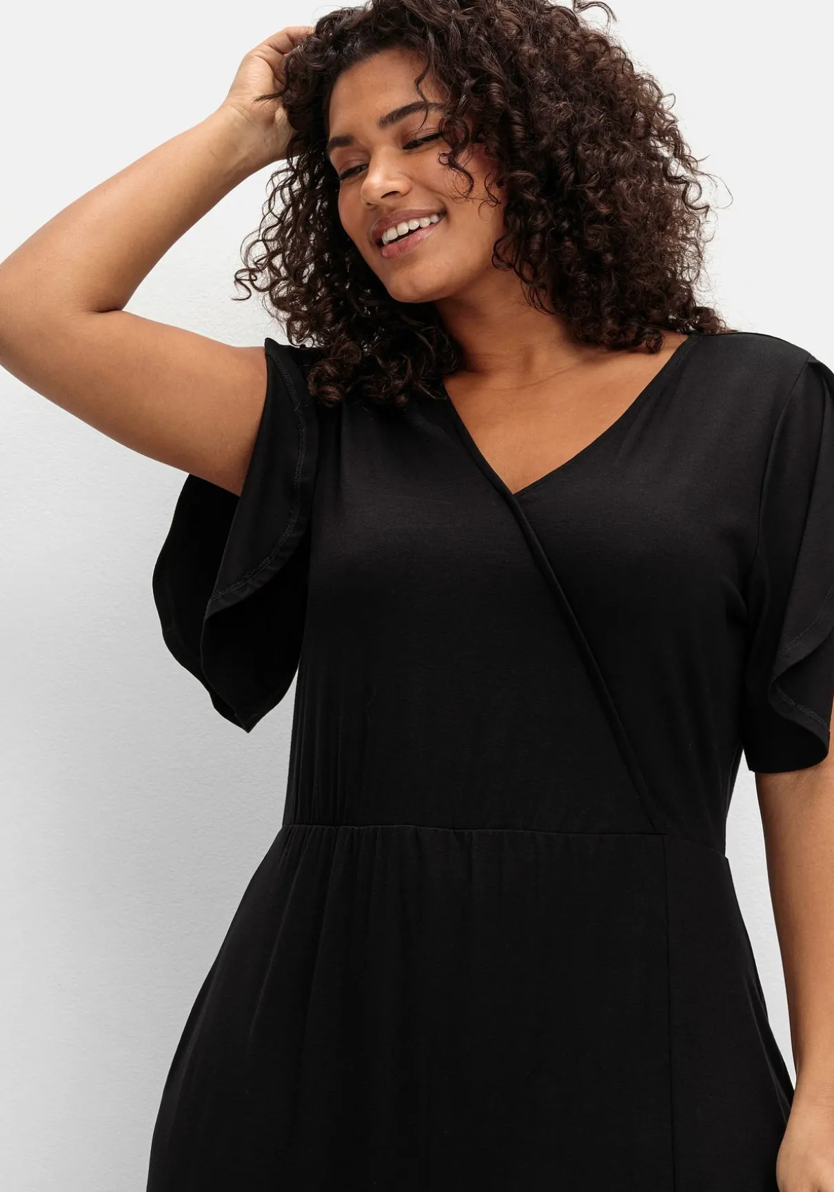 Langes Jerseykleid in Wickeloptik, mit Volantrock