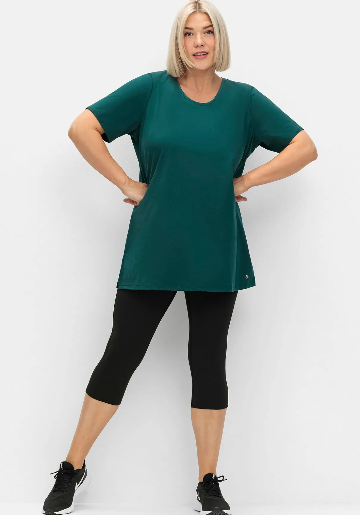 Langes Sportshirt in leicht taillierter Form