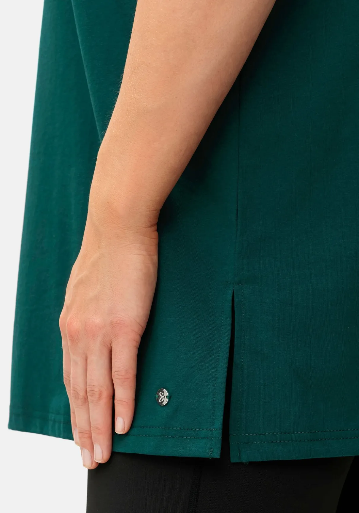 Langes Sportshirt in leicht taillierter Form