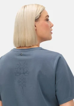Langes Yogashirt in Lagenoptik, mit Lotusdruck hinten