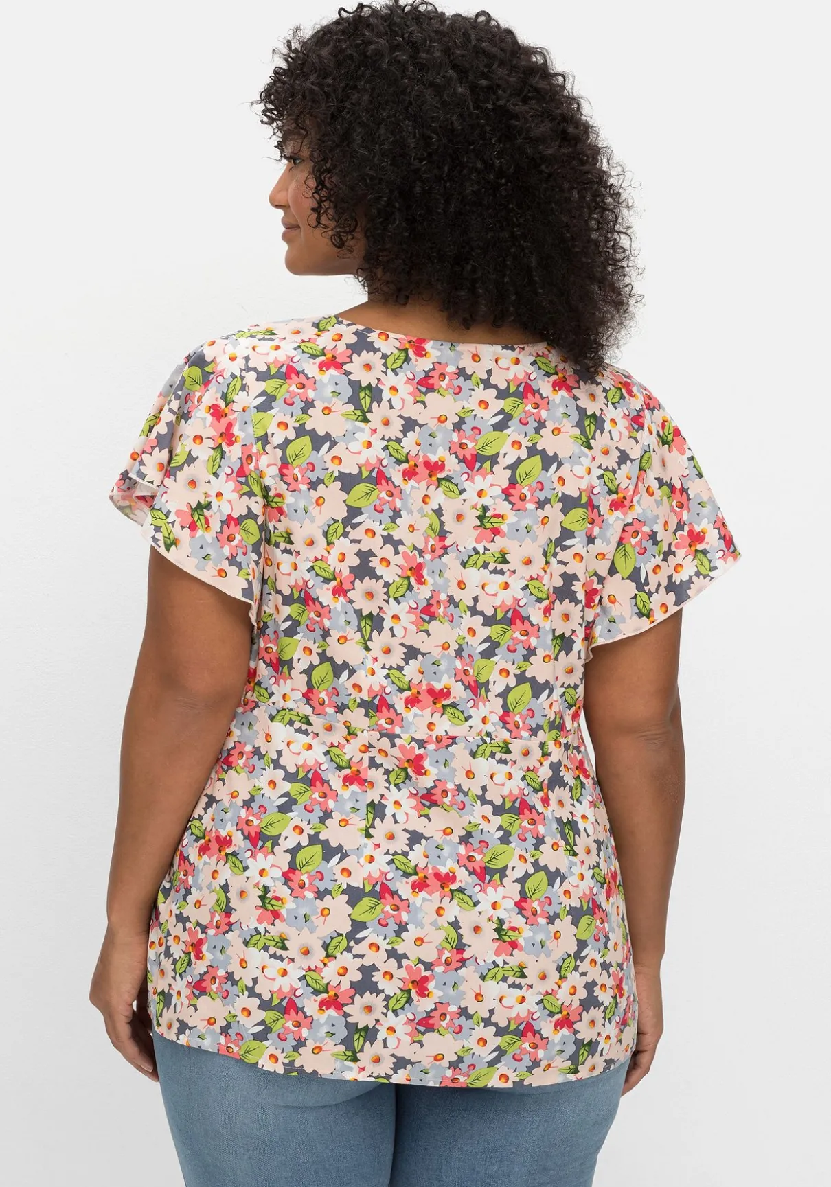 Leicht taillierte Bluse mit kurzen Volantärmeln