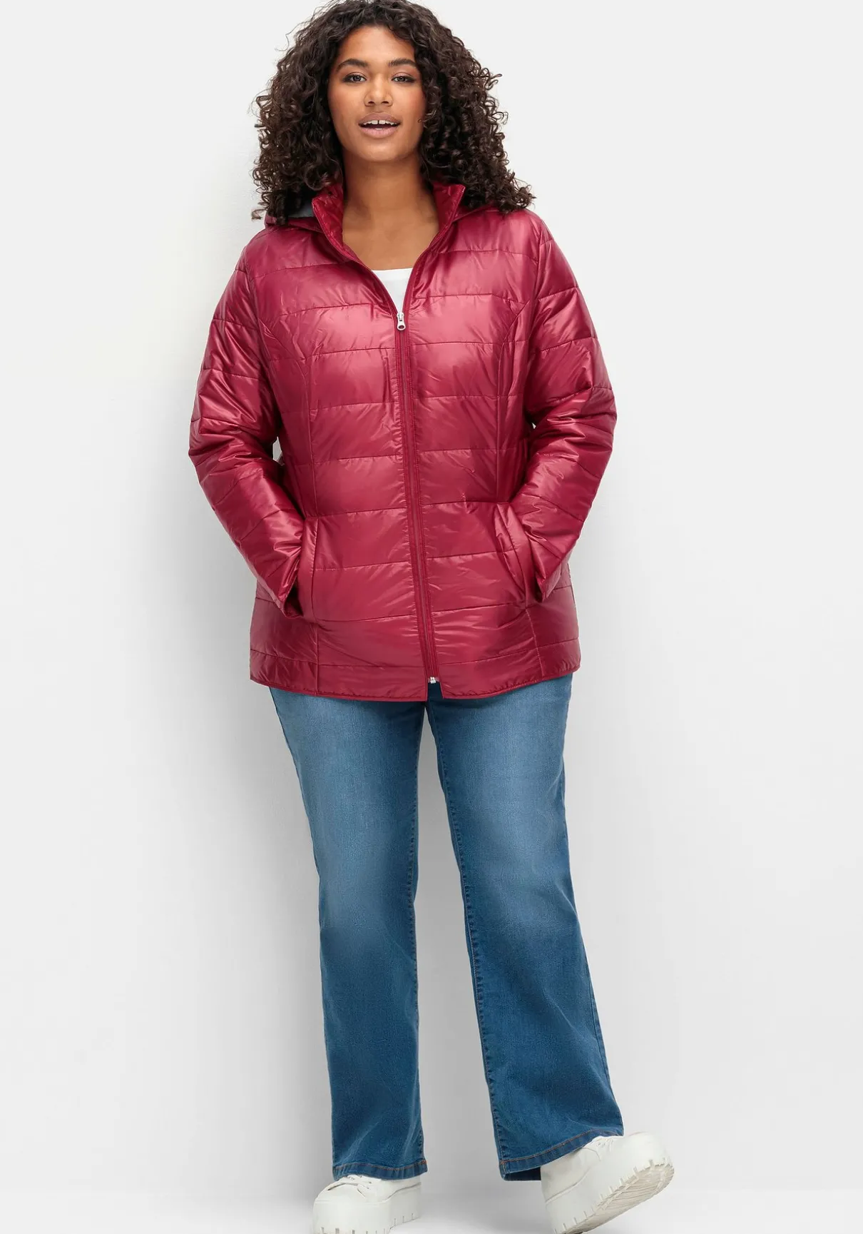 Leicht wattierte Steppjacke mit Kapuze