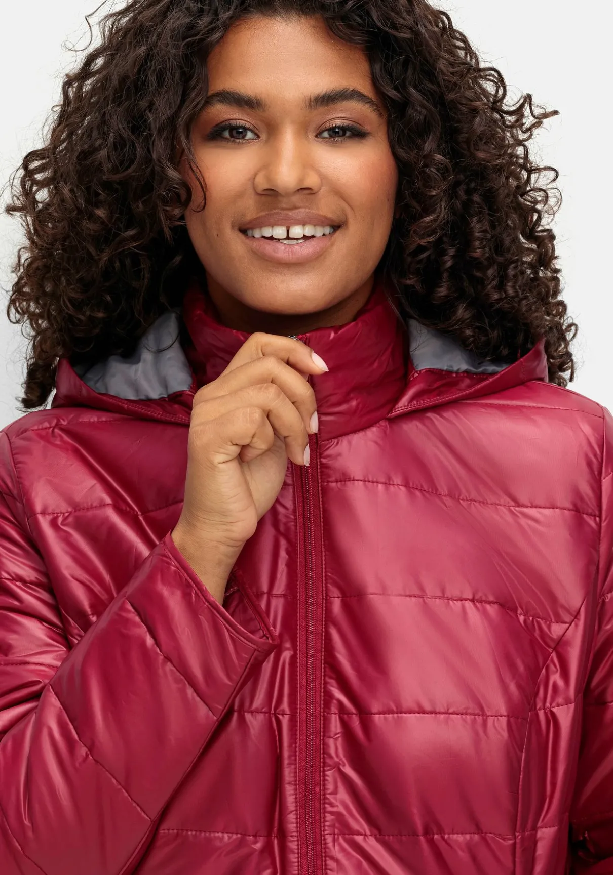 Leicht wattierte Steppjacke mit Kapuze