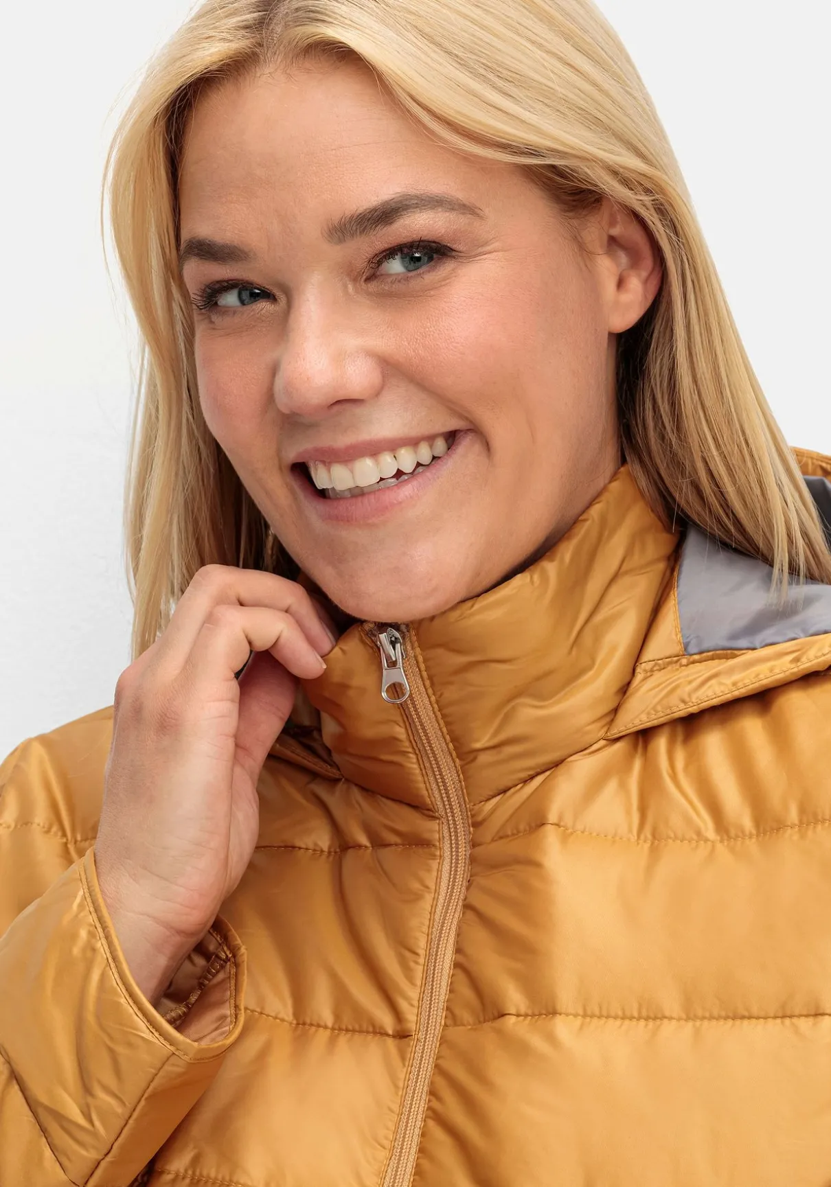 Leicht wattierte Steppjacke mit Kapuze