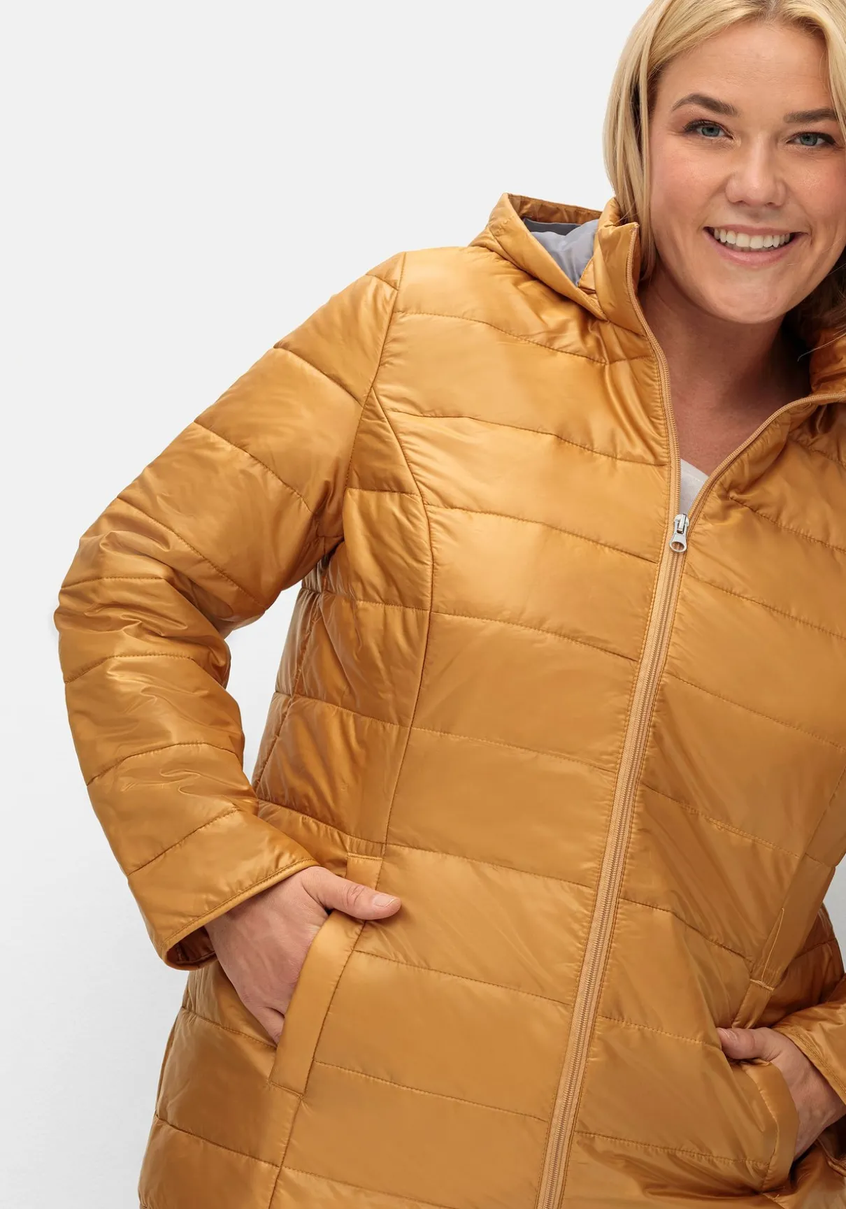 Leicht wattierte Steppjacke mit Kapuze