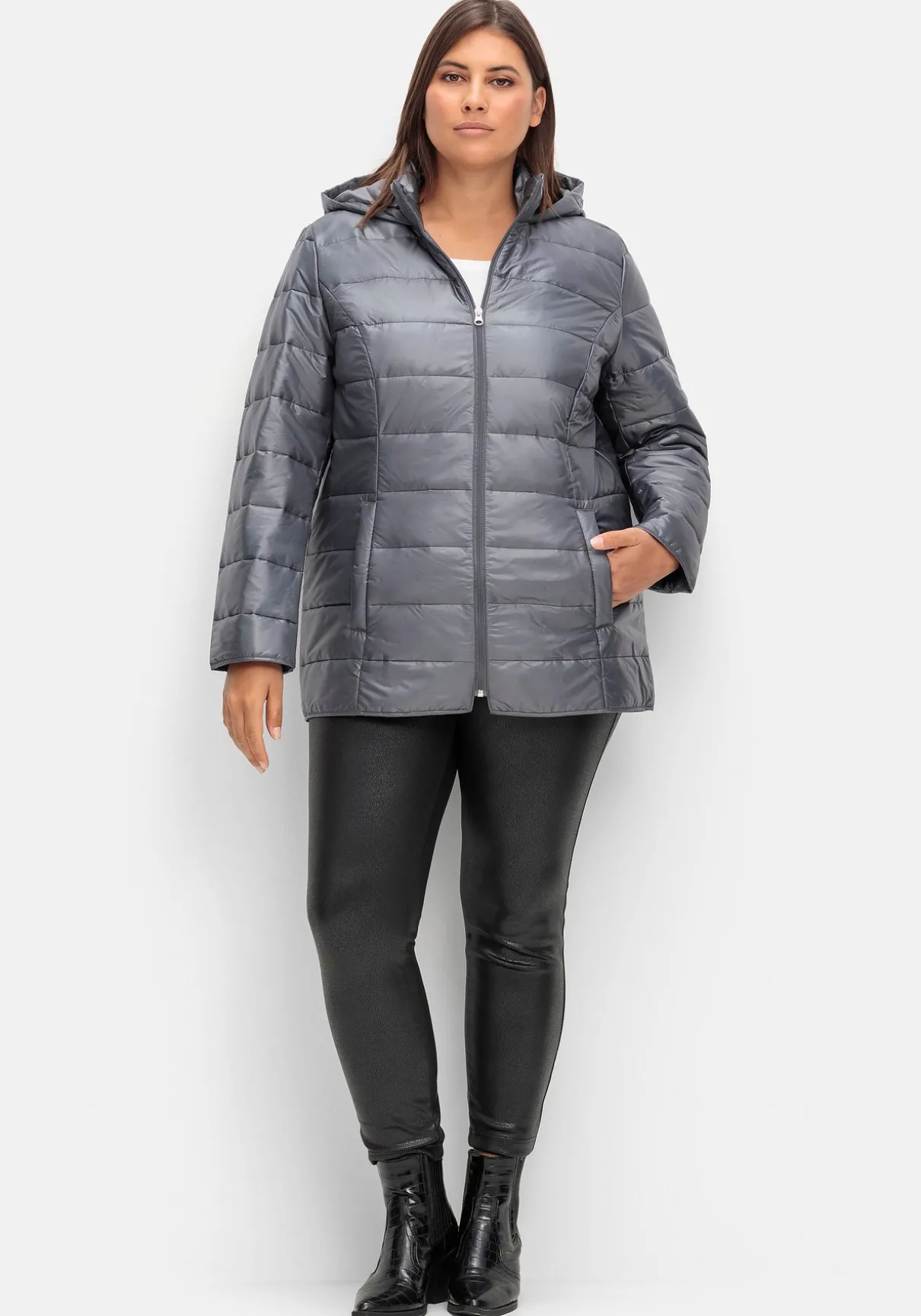 Leicht wattierte Steppjacke mit Kapuze