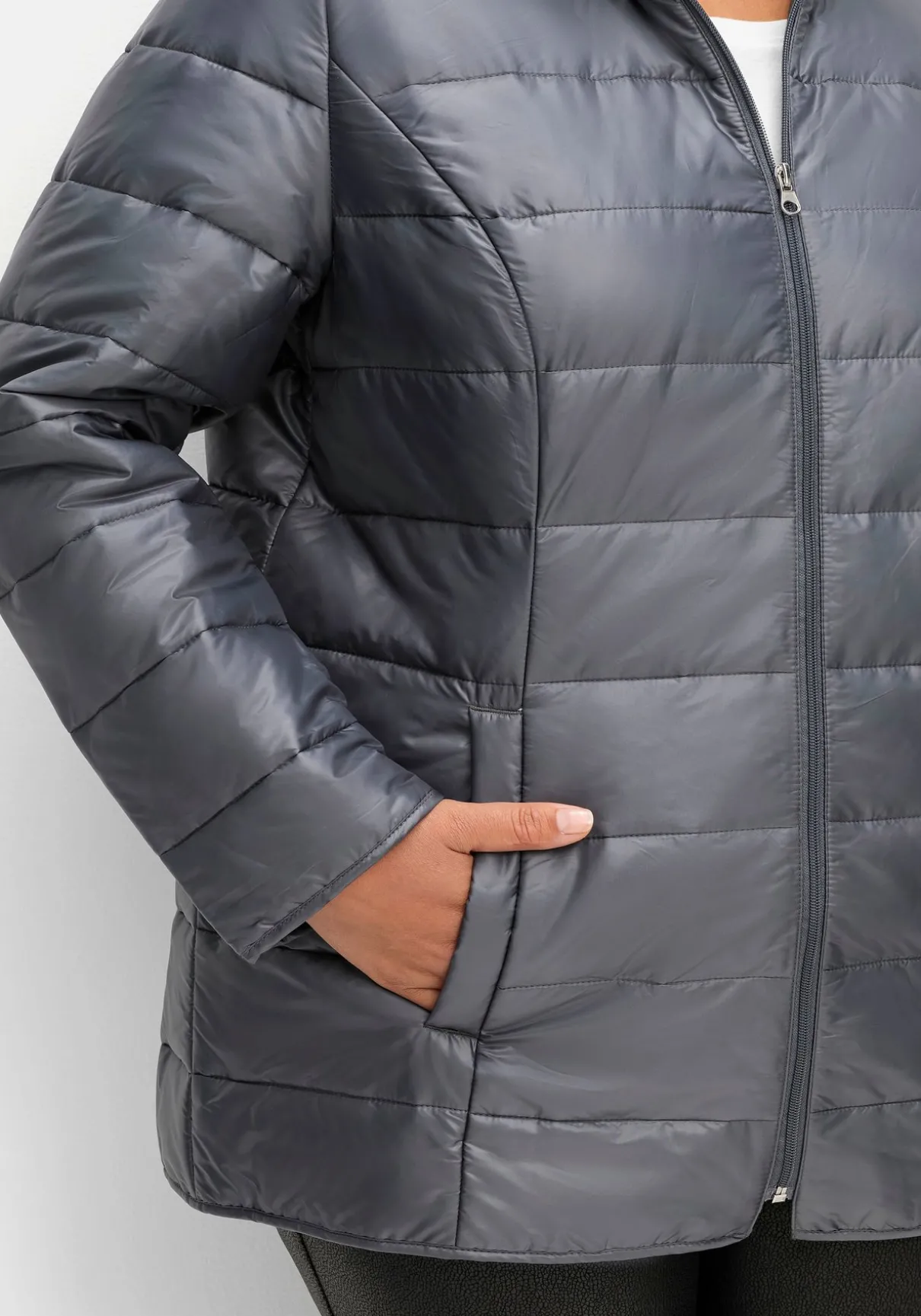 Leicht wattierte Steppjacke mit Kapuze