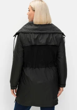 Leichte Outdoorjacke mit dekorativer Passe