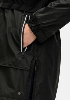 Leichte Outdoorjacke mit dekorativer Passe