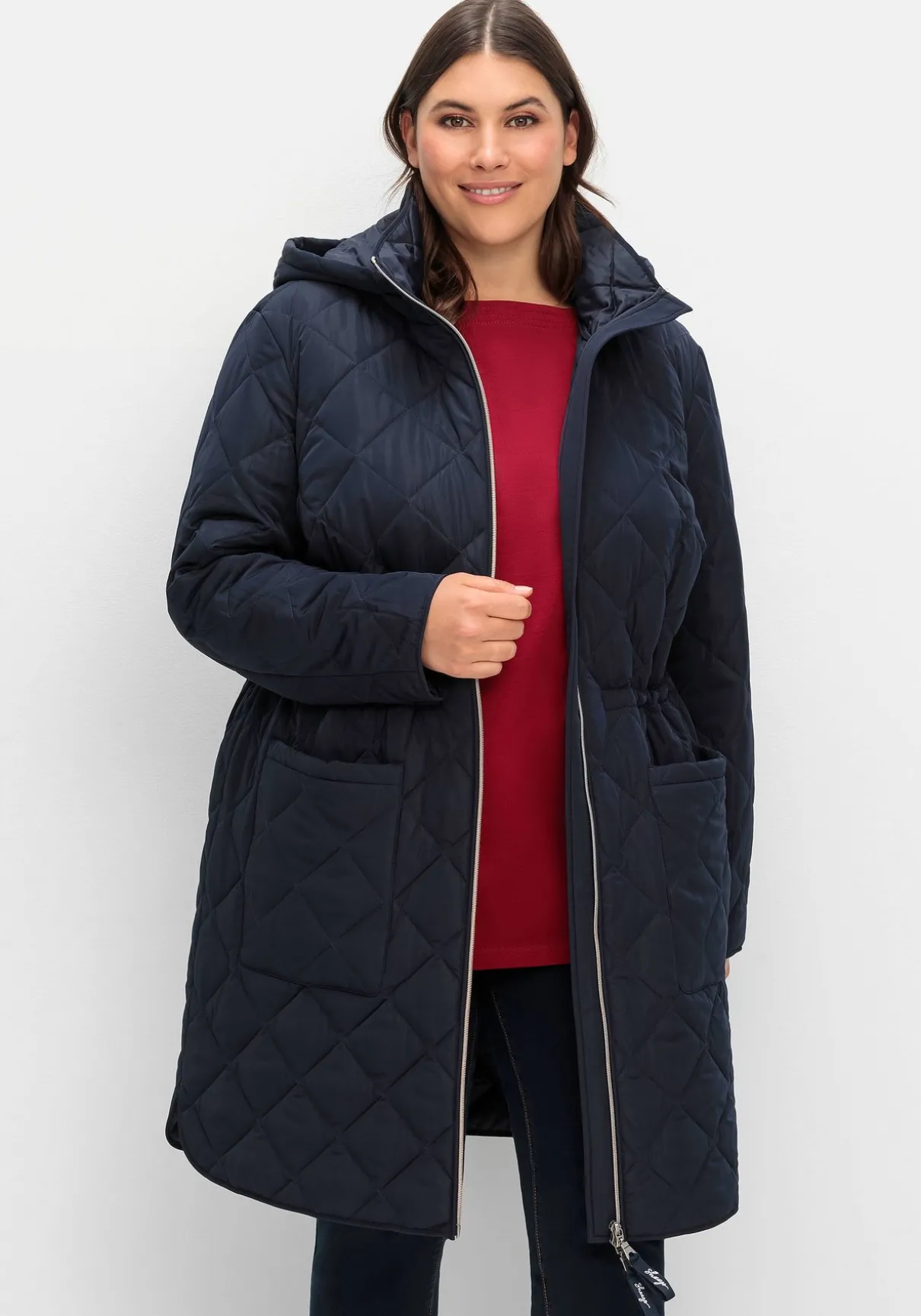 Leichter Steppmantel mit Kapuze