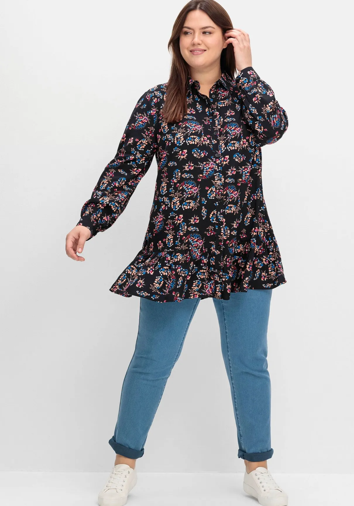 Longbluse mit Blumenprint und Volant am Saum