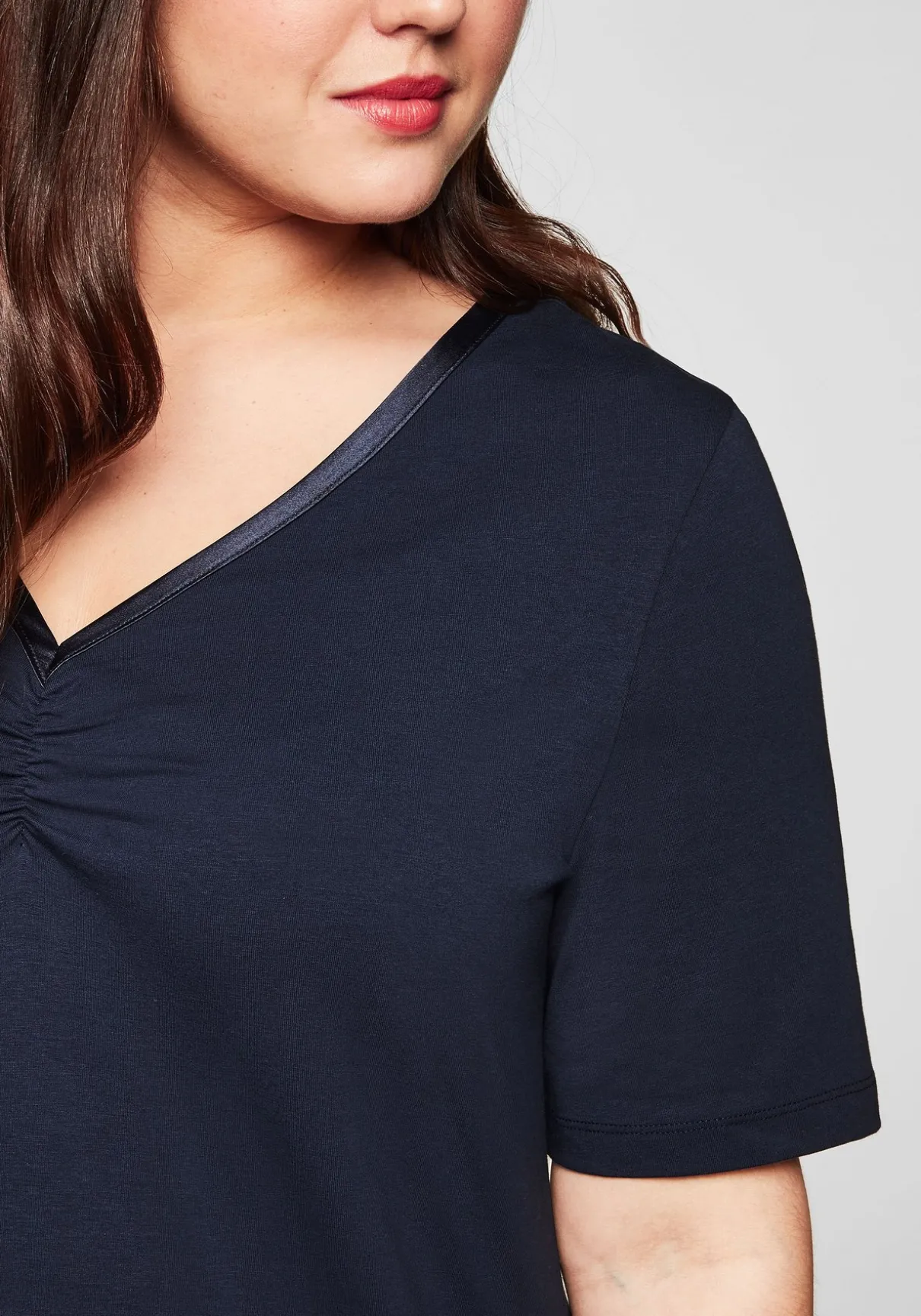 Longshirt in A-Linie mit Raffung am V-Ausschnitt