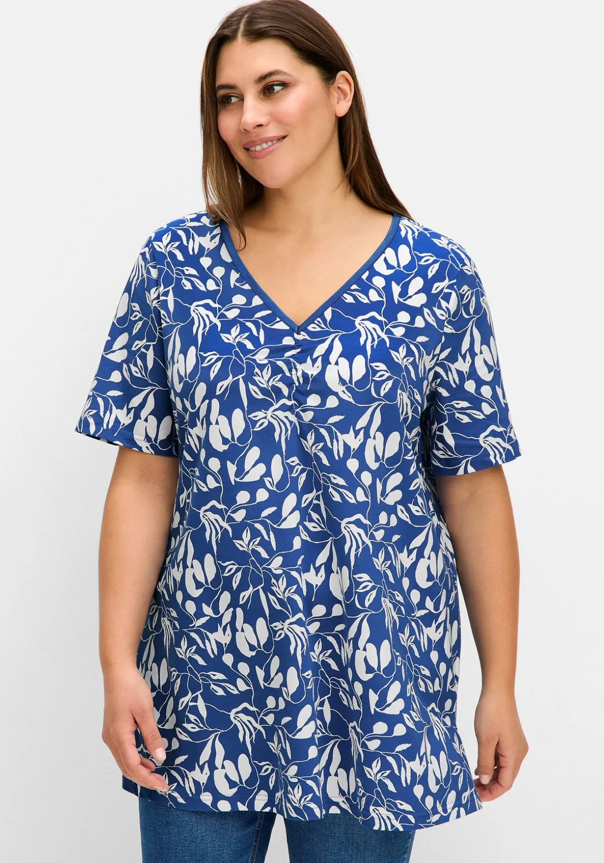 Longshirt mit Blumendruck, in leichter A-Linie