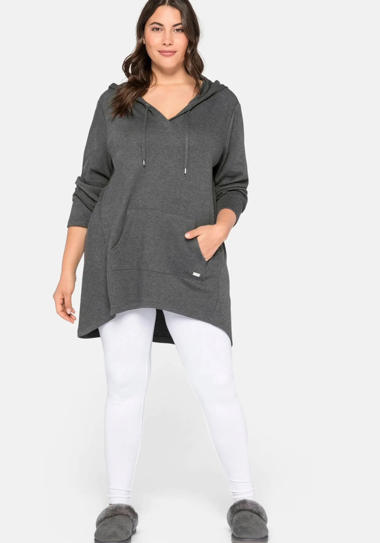 Longshirt mit Kängurutasche, im Vokuhila-Schnitt