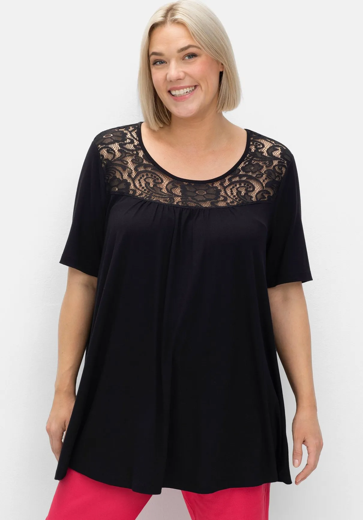 Longshirt mit Spitzenpasse, in A-Linie