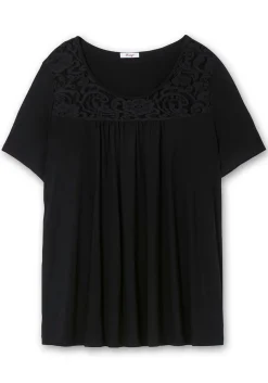 Longshirt mit Spitzenpasse, in A-Linie