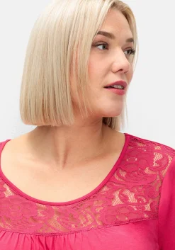 Longshirt mit Spitzenpasse, in A-Linie