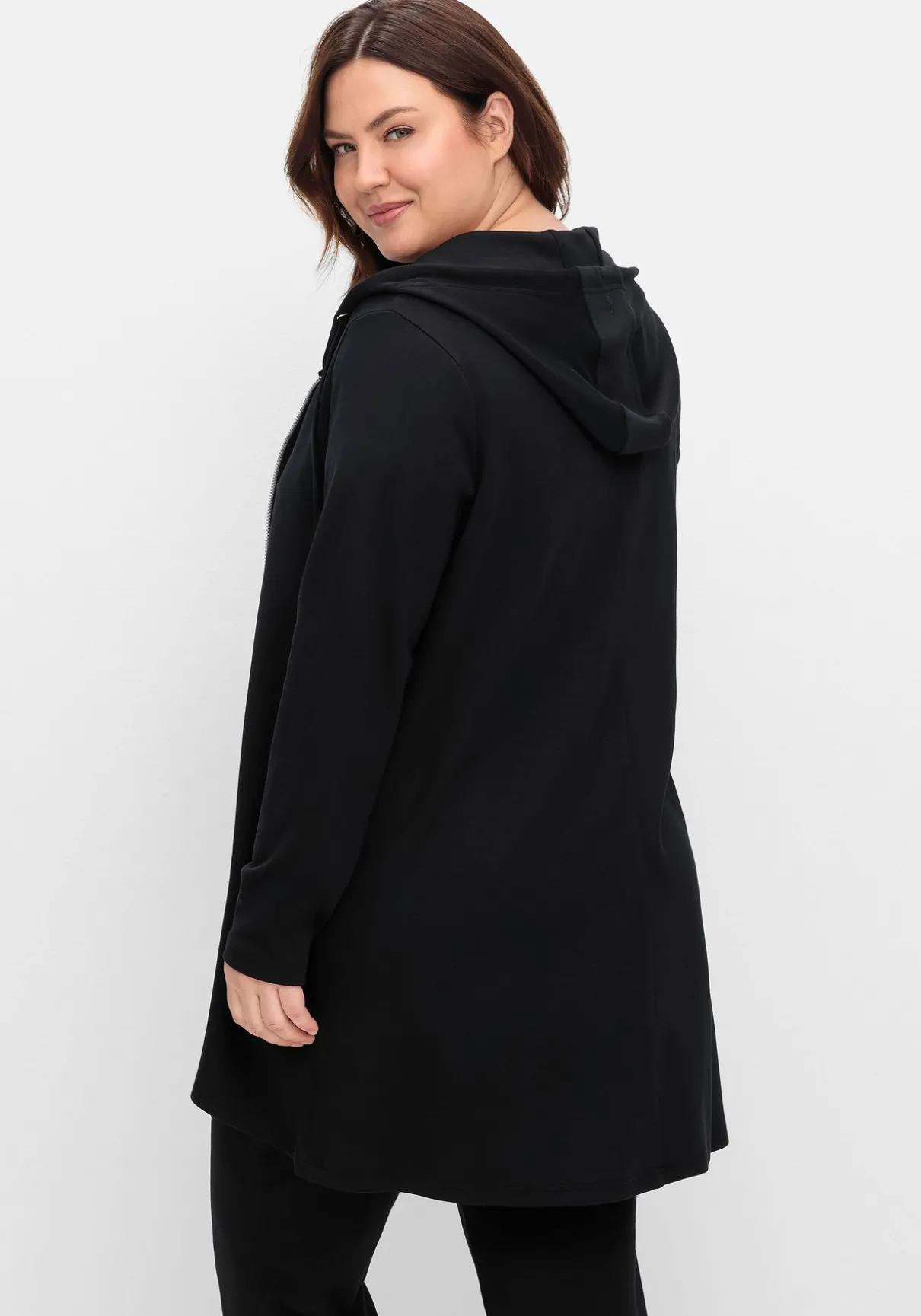 Longshirtjacke mit Kapuze und Kängurutasche