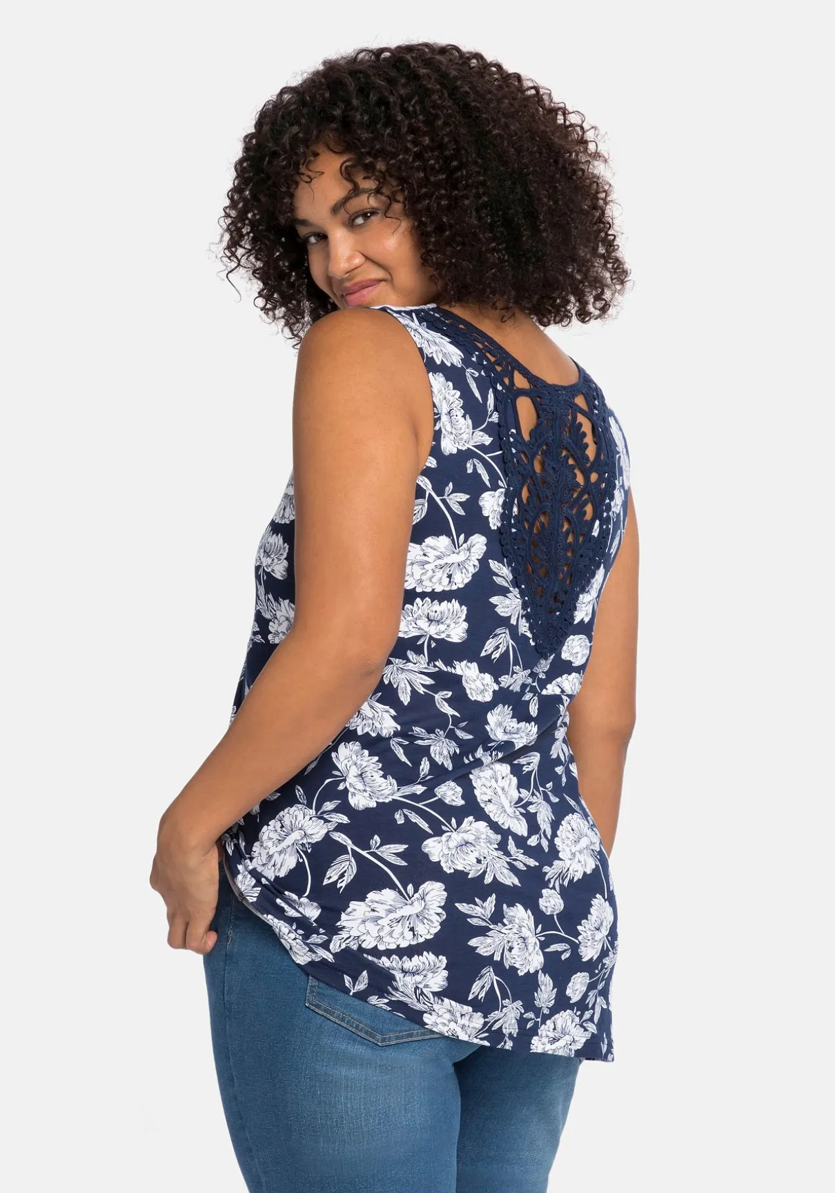 Longtop mit Blumendruck und Spitze im Rücken