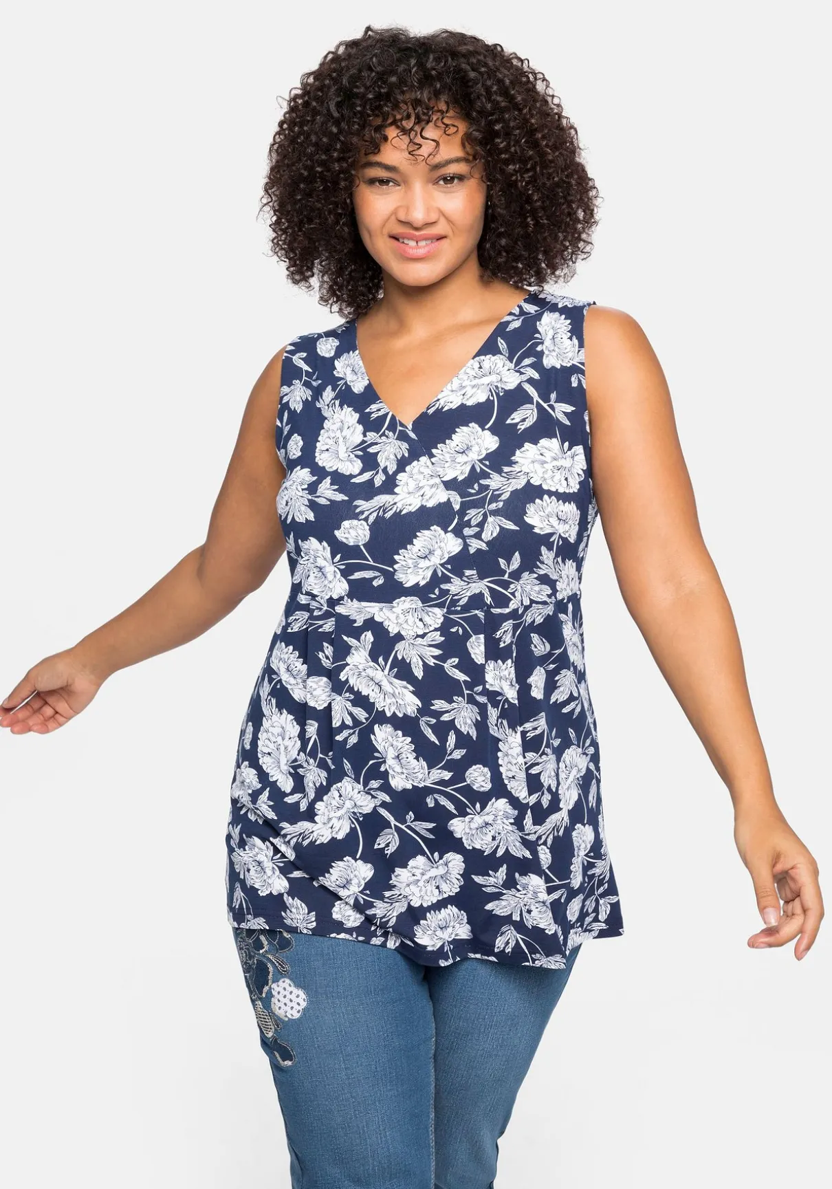 Longtop mit Blumendruck und Spitze im Rücken