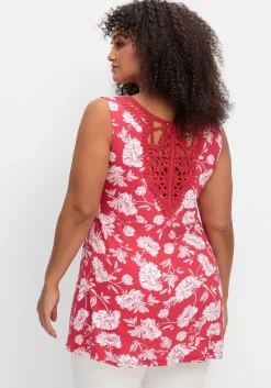 Longtop mit Blumendruck und Spitze im Rücken