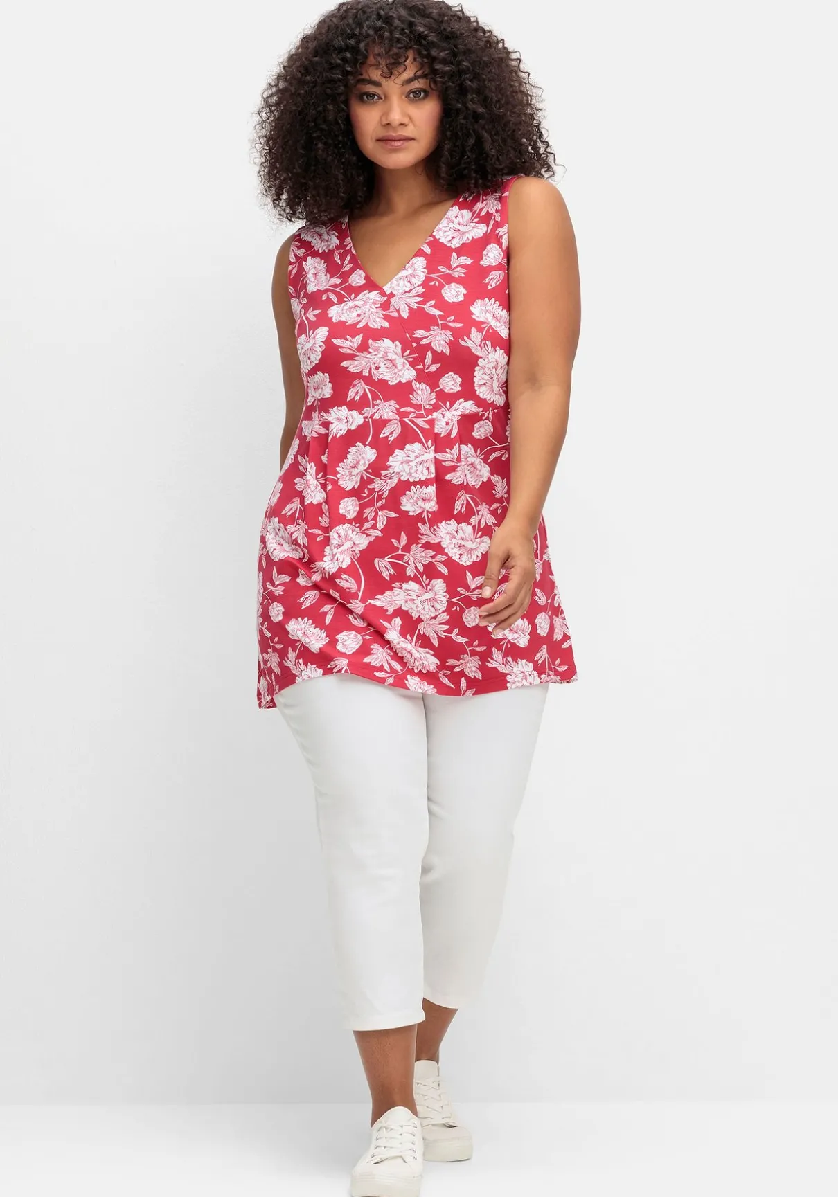 Longtop mit Blumendruck und Spitze im Rücken