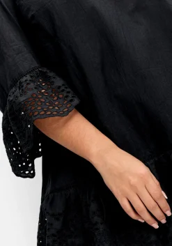 Longtunika mit Lochmusterdetails und Volantspitze