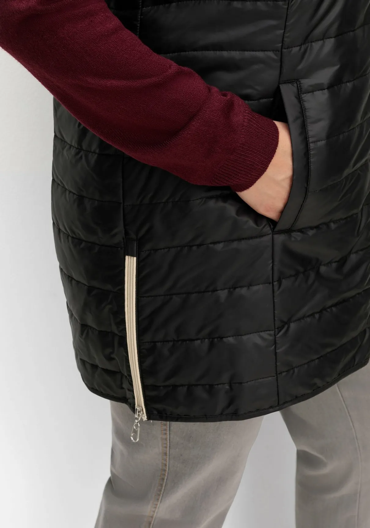 Longweste mit Kapuze und Kontrastdetails