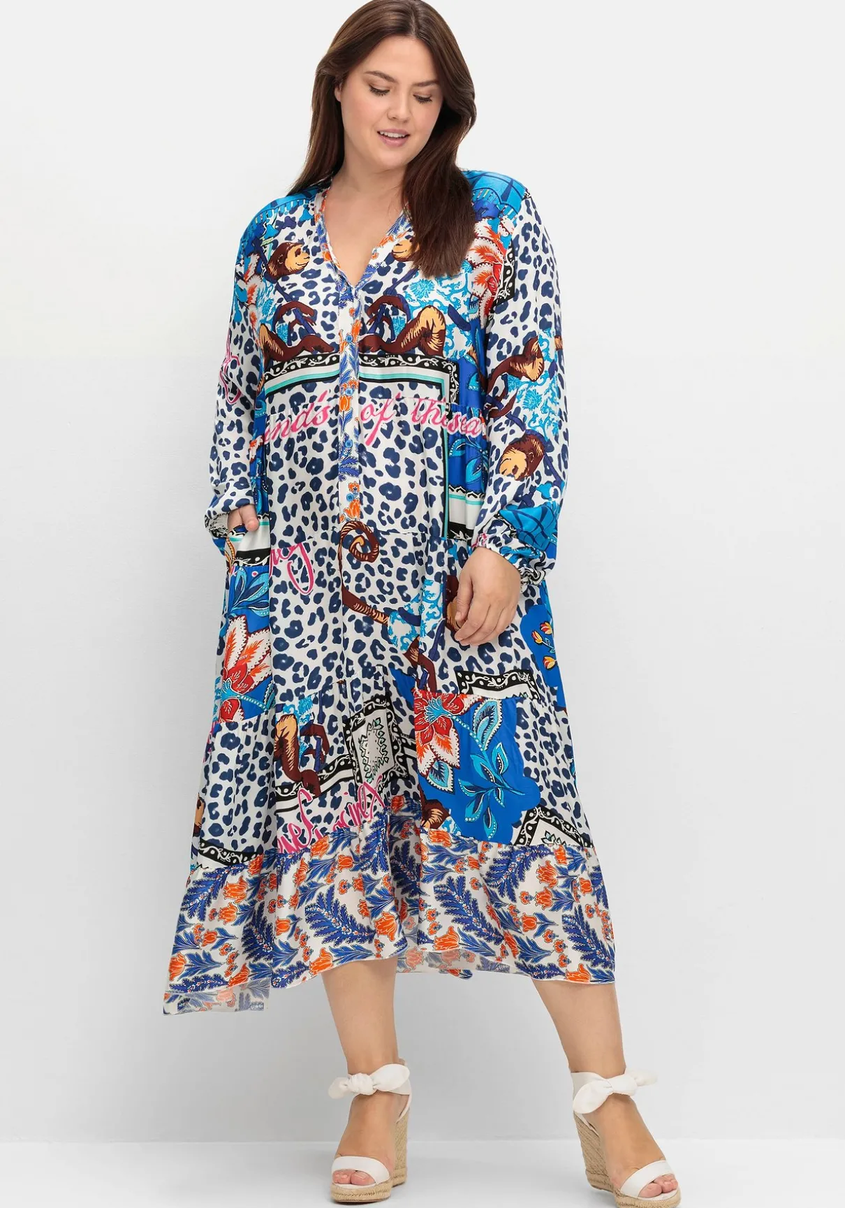 Maxikleid im Mustermix, in Satinqualität