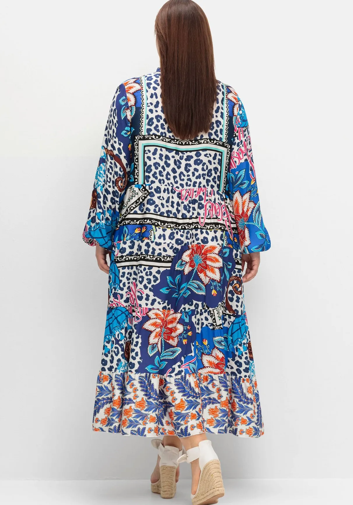 Maxikleid im Mustermix, in Satinqualität