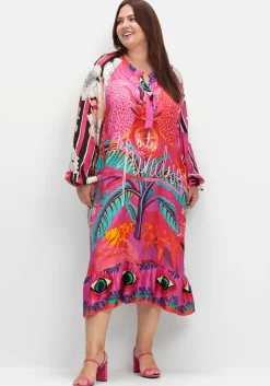 Maxikleid im Mustermix, mit Volant am Saum