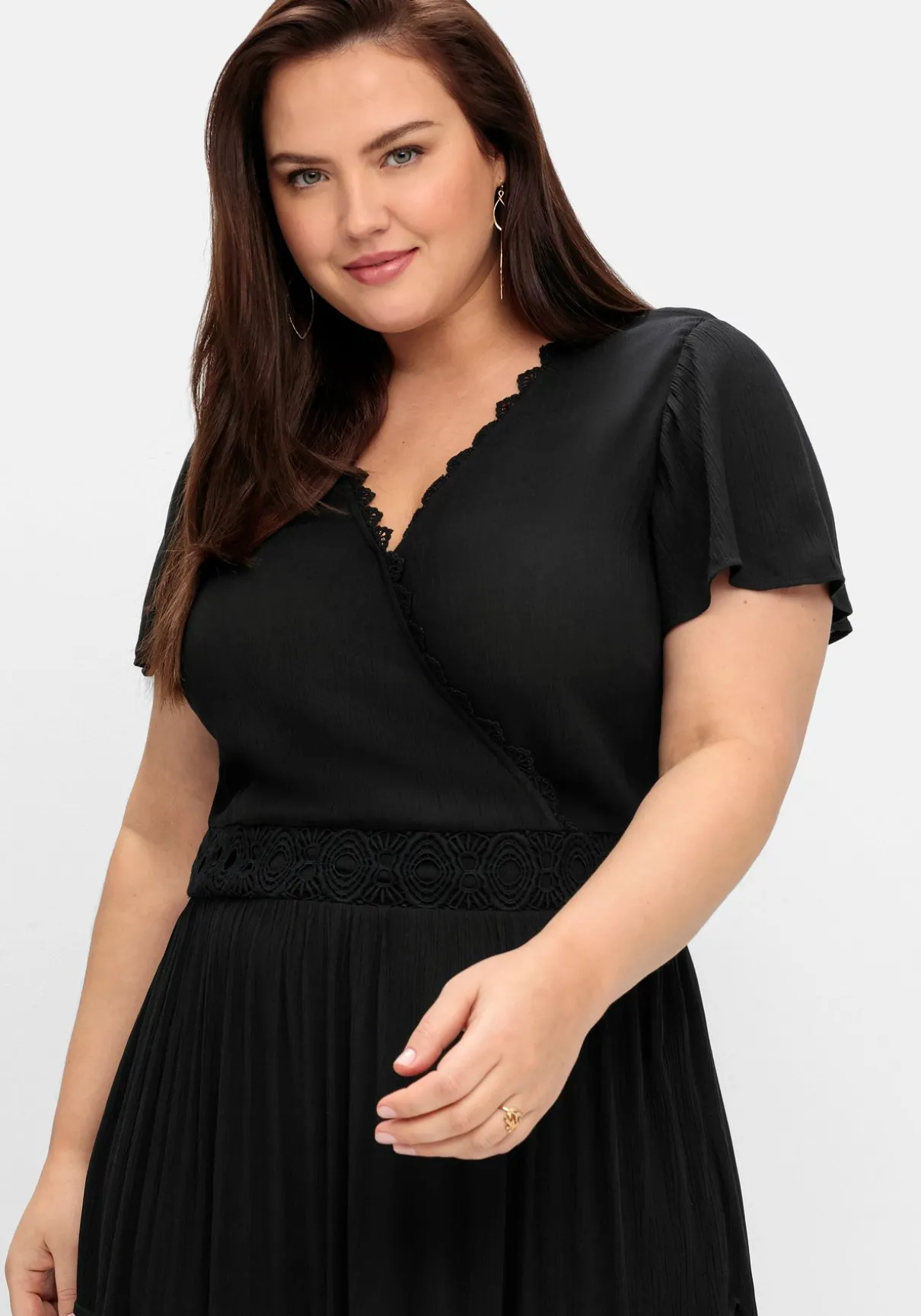 Maxikleid in Wickeloptik, mit Stufenvolant