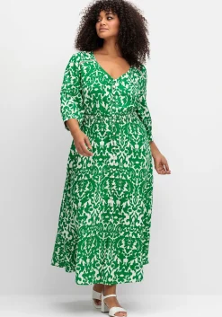 Maxikleid mit Alloverprint und gesmokter Taille