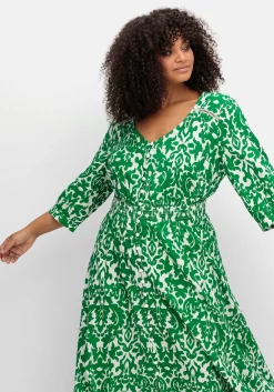 Maxikleid mit Alloverprint und gesmokter Taille