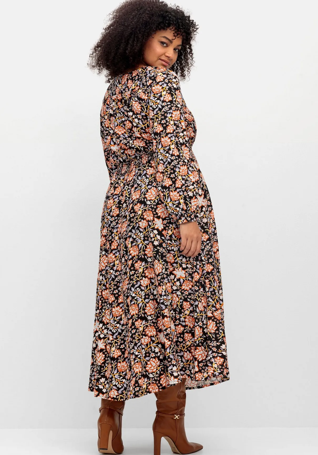 Maxikleid mit Blumenprint und gesmokter Taille