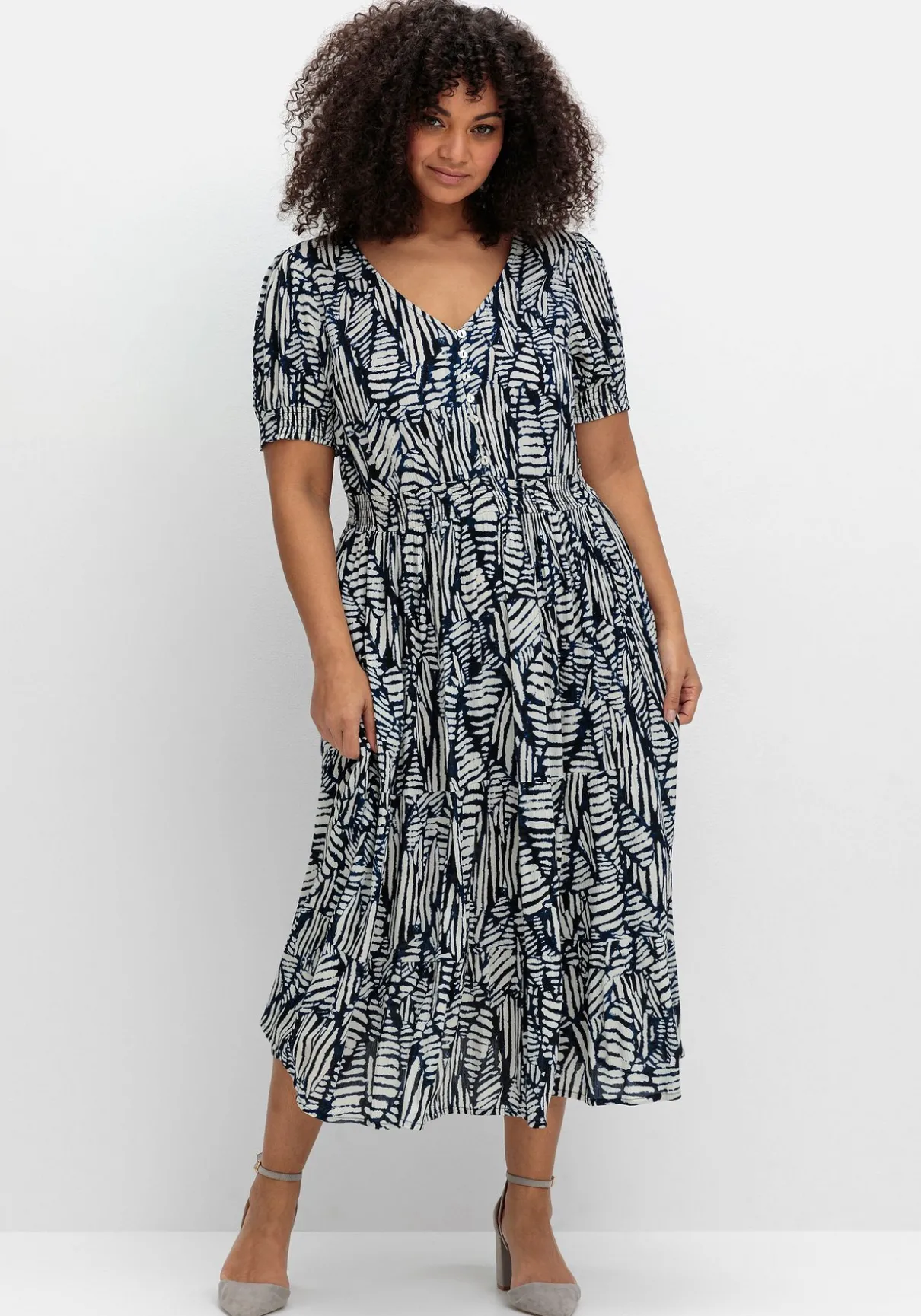 Maxikleid mit Grafikprint und Volantsaum
